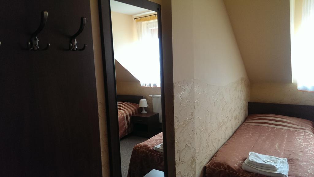 Hotel & Restauracja Okraglak Хенцины Номер фото